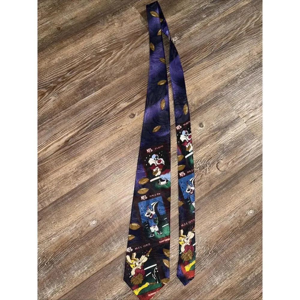Vintage 1993 NFL Looney‎ Tunes Football Tie Sylvester Pepe Le Pew Wile Coyote